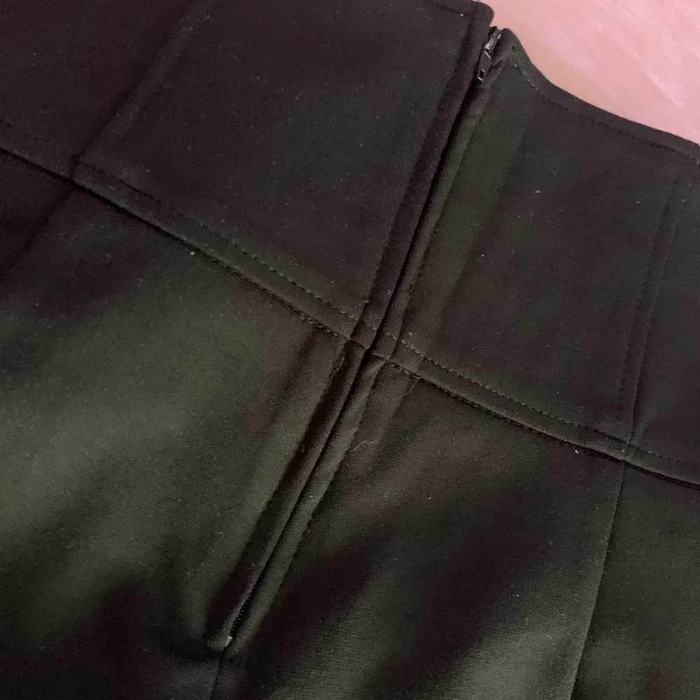Shorts - Picture 3 of 4
